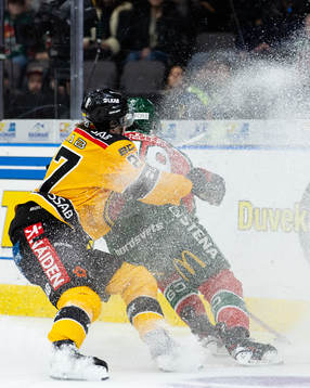 Frölundas Carl Klingberg och Luleås Oskari Laaksonen