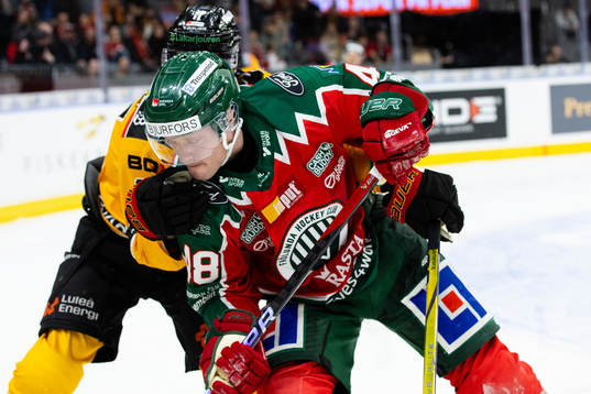Luleås Oskari Laaksonen och Frölundas Carl Klingberg