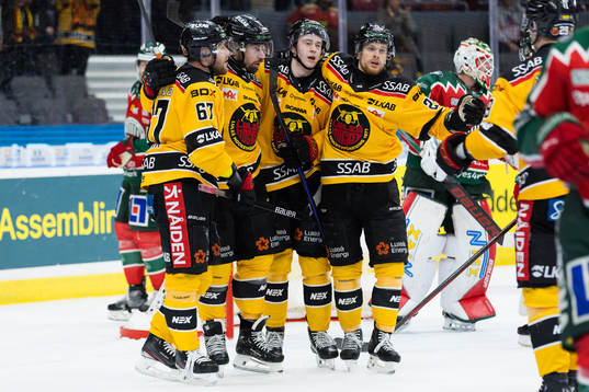 Luleås Niklas Olausson jublar