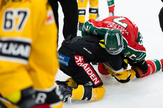 Luleås Brendan Shinnimin och Frölundas Henrik Tömmernes