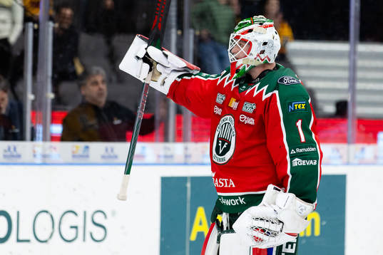 Frölundas målvakt Lars Johansson jublar