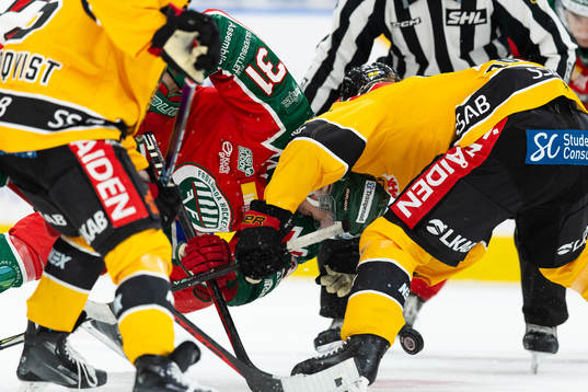Frölundas Nicklas Lasu tekar