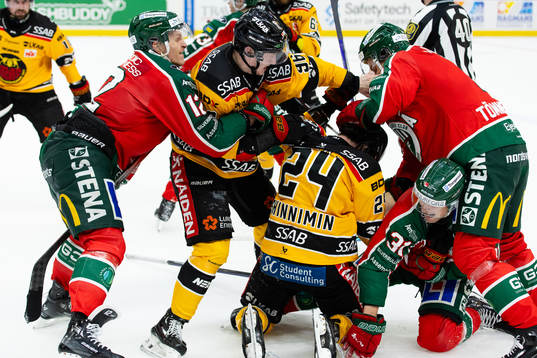Frölundas Max Friberg, Nicklas Lasu och Henrik Tömmernes
