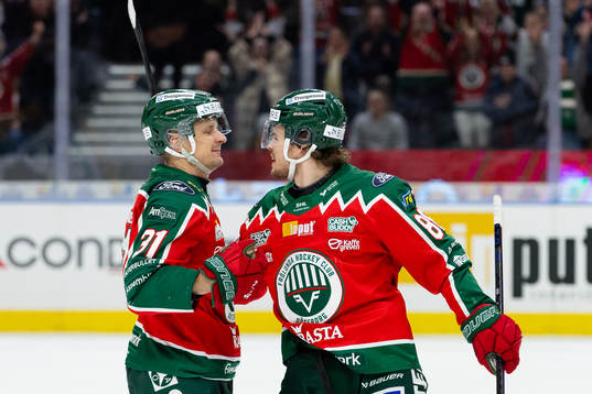 Frölundas Malte Strömwall jublar ihop med Nicklas Lasu