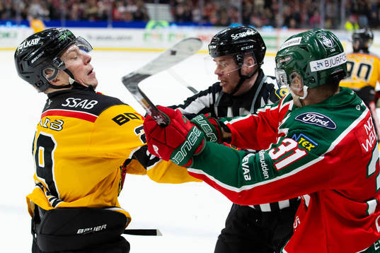 Luleås Erik Gustafsson och Frölundas Nicklas Lasu