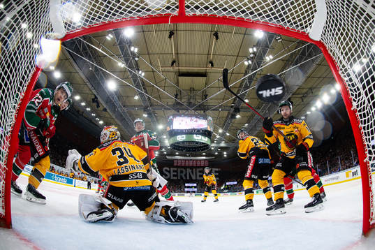 Frölundas Christian Folin skjuter 2-0 i mål bakom Luleås