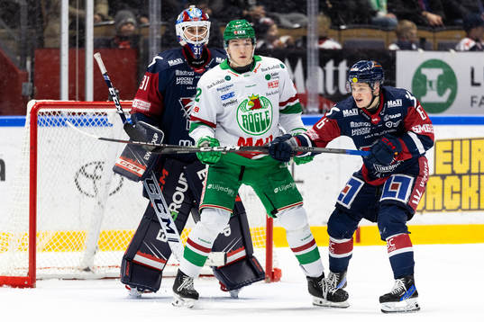 Rögles Viktor Smeds mot Linköpings målvakt Jesper