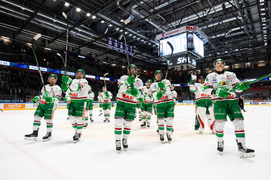 Rögles spelare jublar