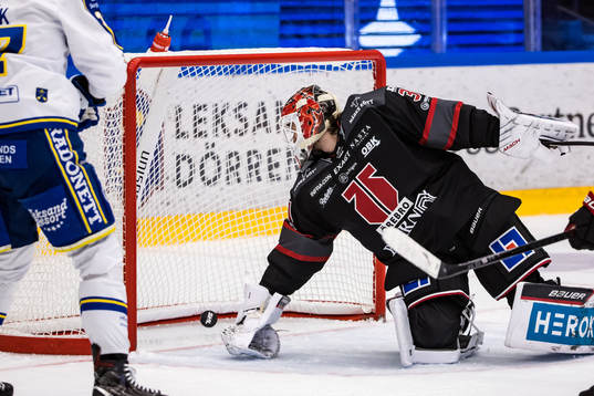 Örebros målvakt Jonas Arntzen deppar
