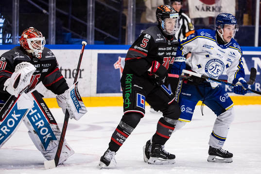 Örebros målvakt Jonas Arntzen och Gustav Backström och