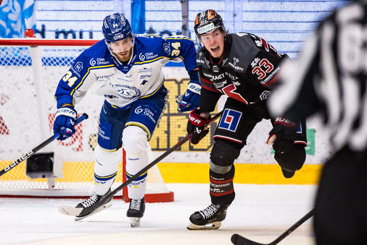 Leksands Peter Cehlarik och Örebros Christopher Mastomäki