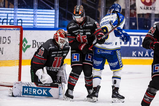 Örebros målvakt Jonas Arntzen och Rasmus Rissanen och