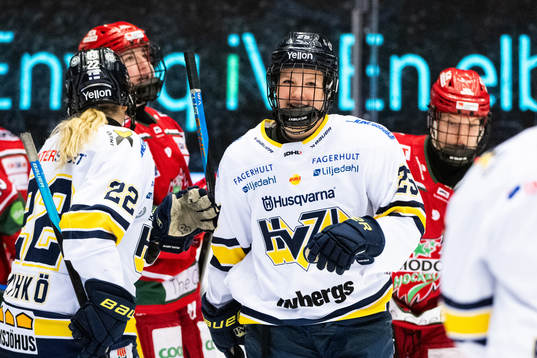 HV71s Alva Johansson jublar