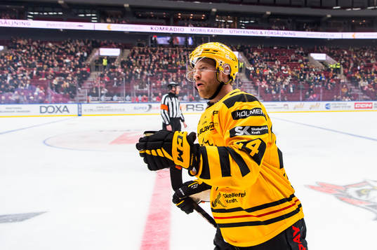 Skellefteås Oscar Lindberg jublar