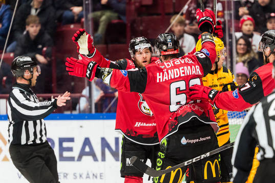 Malmö Redhawks Carl Persson och Fredrik Händemark jublar