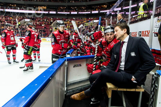 Malmö Redhawks Lauri Pajuniemi och tränare Tomas Kollar