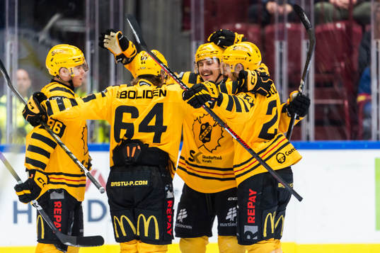 Skellefteås Jonathan Johnson jublar