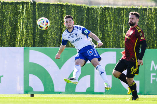 Vito Hammershöy-Mistrati of IFK Norrköping and Joao Paulo