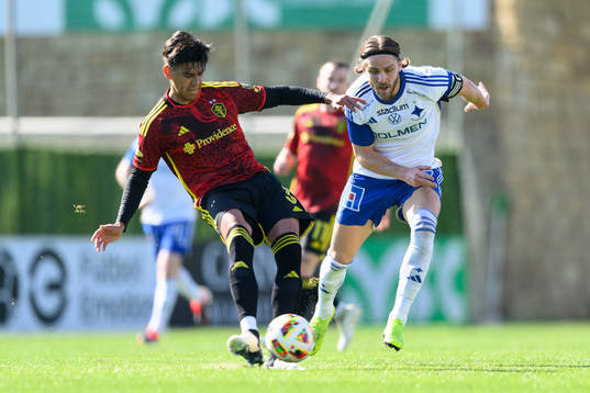 Xavier Arreaga of Seattle Sounders FC and Christoffer Nyman