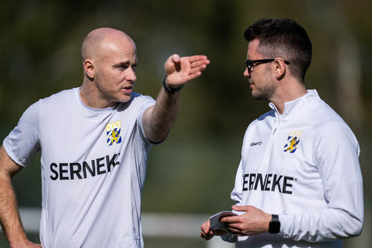 Tränare Jens Berthel Askou och assisterande tränare