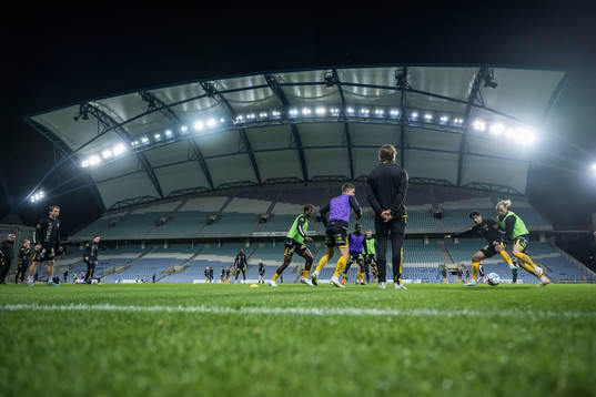 Players warmup