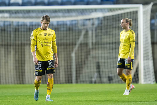 Simon Hedlund of Elfsborg looks dejected