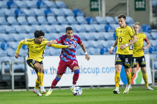 Ahmed Qasem of Elfsborg and Elias Achouri of FC Copenhagen