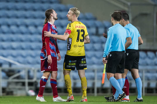 Rasmus Falk of FC Copenhagen and Johan Larsson of Elfsborg
