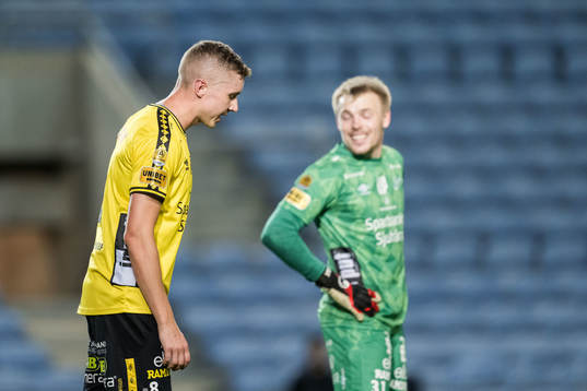Sebastian Holmén of Elfsborg looks dejected