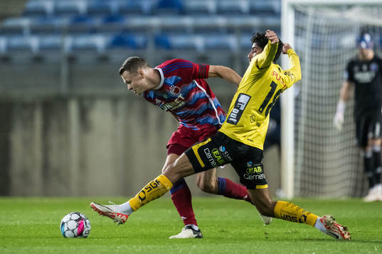 Viktor Claesson of FC Copenhagen and Ahmed Qasem of Elfsborg