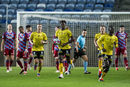 Terry Yegbe of Elfsborg celebrates