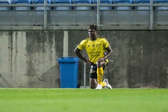 Terry Yegbe of Elfsborg leaves the pitch