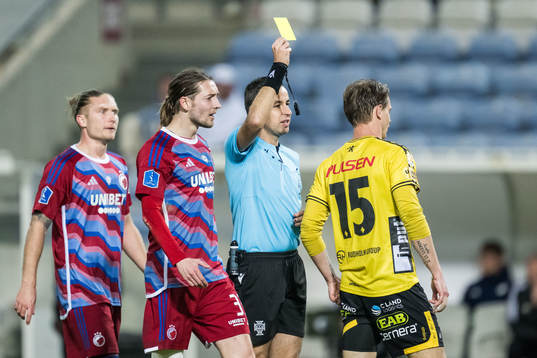 Referee Pedro Ramalho and Simon Hedlund of Elfsborg