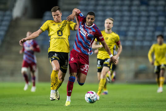 Andri Fannar Baldursson of Elfsborg and Elias Achouri of FC