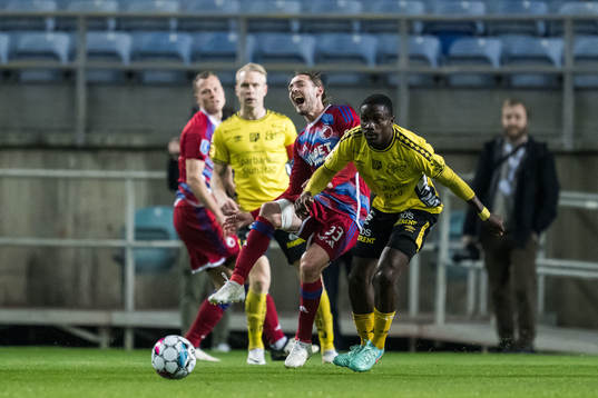 Rasmus Falk of FC Copenhagen and Timothy Ouma of Elfsborg