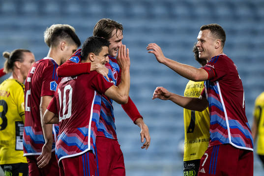 Mohamed Elyounoussi, William Clem and Viktor Claesson of FC