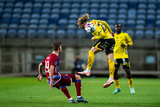 Elias Jelert of FC Copenhagen and Niklas Hult of Elfsborg
