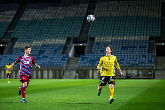 Elias Jelert of FC Copenhagen and Simon Hedlund of Elfsborg