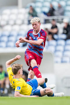 Mateusz Kowalczyk of Brøndby and Orri Oskarsson of FC