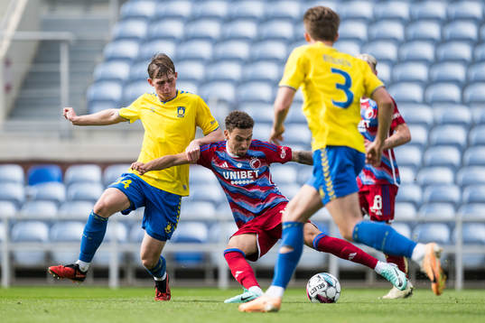 Ludvig Vraa-Jensen of Brøndby and Jordan Larsson of FC