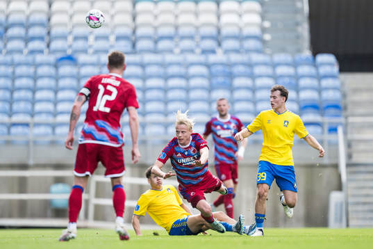 Clement Bischoff and Adam Claridge of Brøndby and Oscar