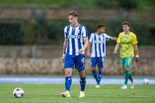 Linus Carlstrand of IFK Göteborg looks dejected