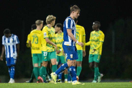Linus Carlstrand of IFK Göteborg looks dejected