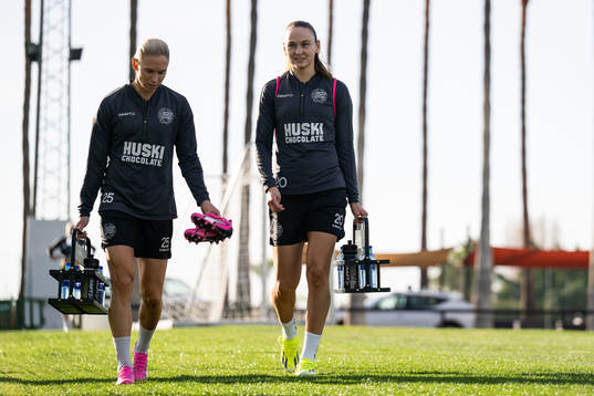 Hammarbys Jonna Andersson och Vilde Hasund