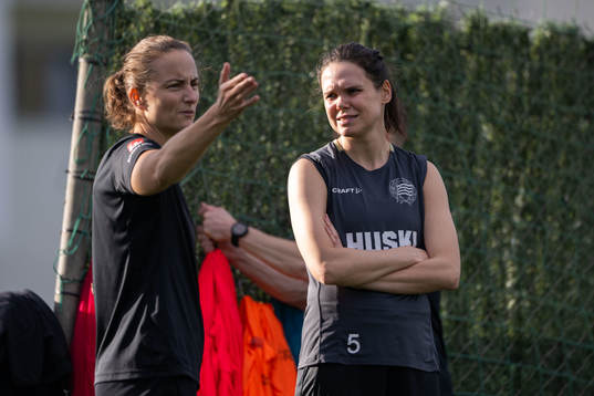 Hammarbys målvaktstränare Sofia Lundgren och Simone Boye