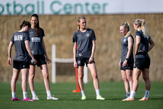 Hammarbys Bella Andersson, Lykke Ihrfelt, Emilie Joramo och