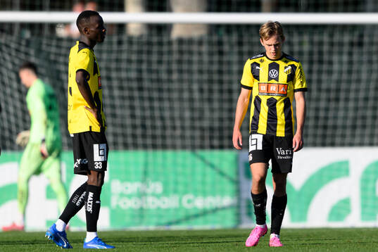 John Paul Dembe and Pontus Dahbo of Häcken looks dejected