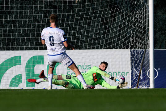Andreas Linde of Häcken and Sondre Liseth of Haugesund