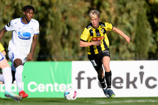 Madiodio Dia of Haugesund and Isak Brusberg of Häcken