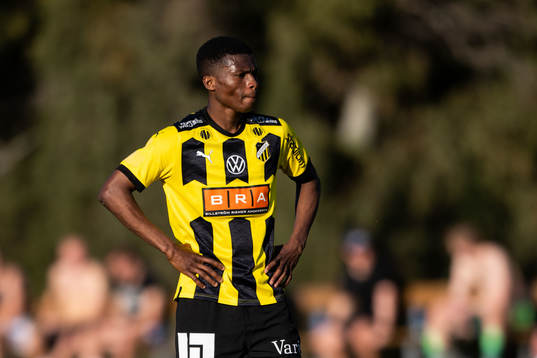 Akoua Romeo Amane of Häcken looks dejected